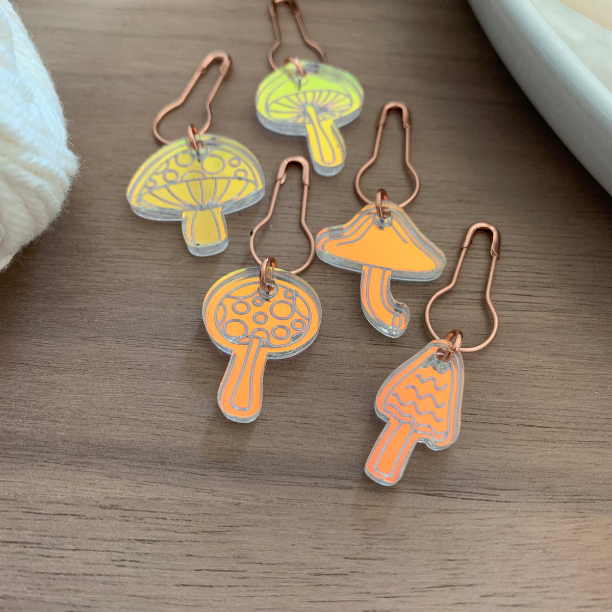 Iridescent mushroom stitch markers muster.pattern