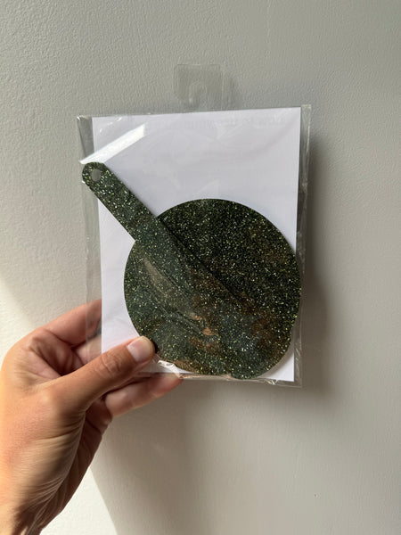 green glitter yarn cake spinner