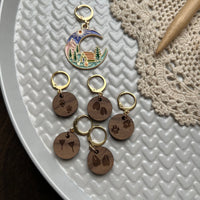 Footprints progress keeper and stitch marker set