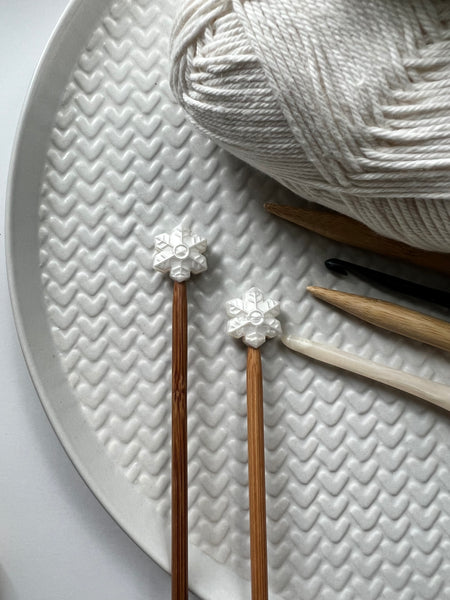 Snowflake knitting needle point protectors